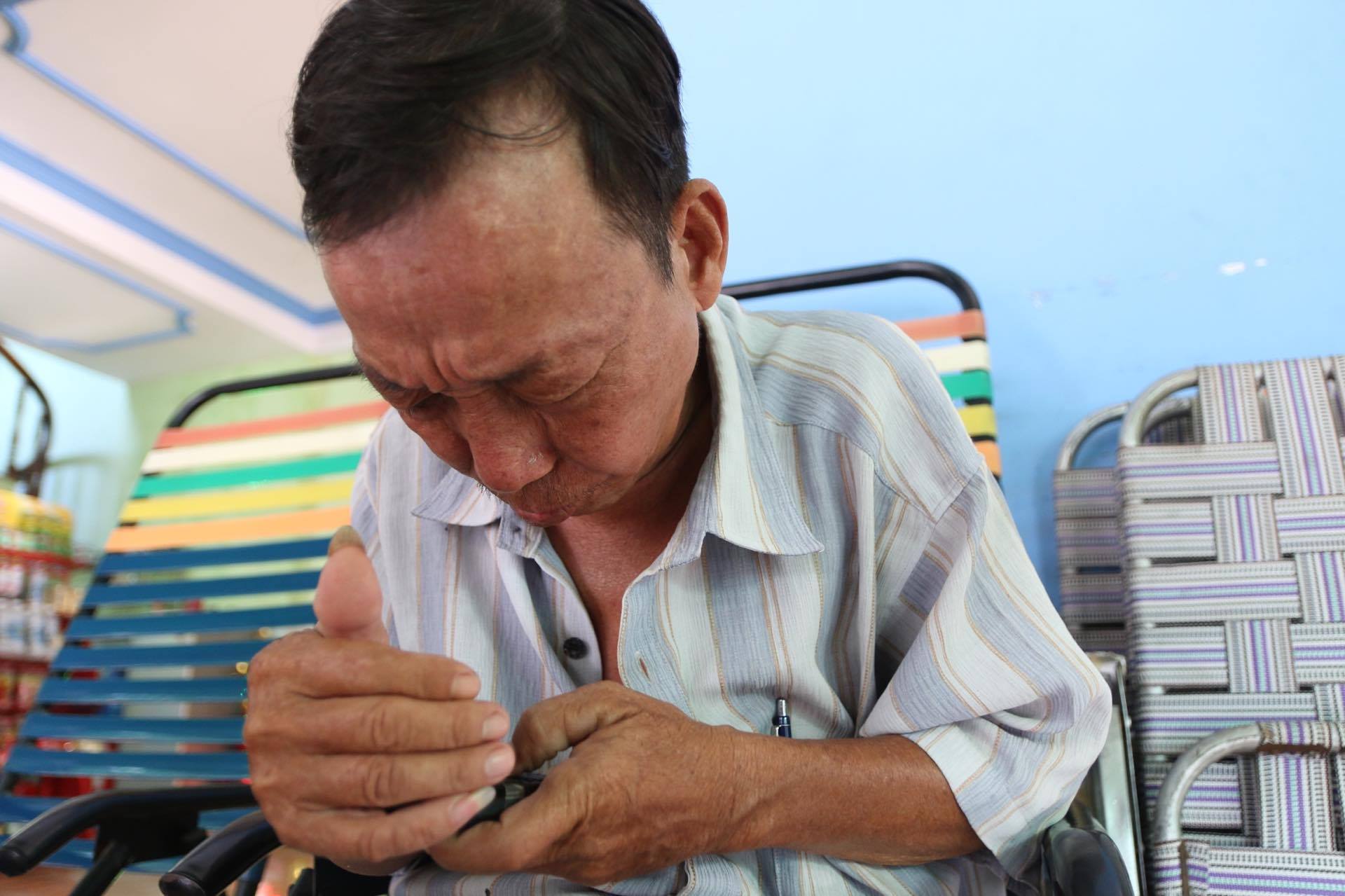 B&aacute;c t&agrave;i xe &ocirc;m buồn ngủ gặp chiếu manh - Ảnh 2.