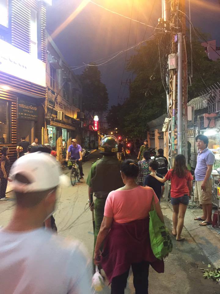 TP HCM: Nổ súng trấn áp kẻ chống trả lực lượng công an - Ảnh 1.
