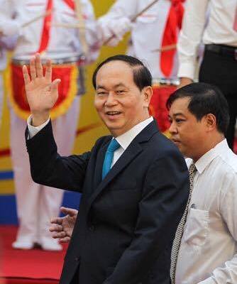 Chủ tịch nước Trần Đại Quang tươi cười chào mừng học sinh - Ảnh 1.