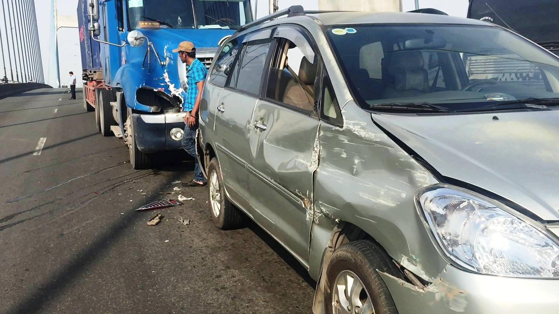 Tai nạn liên hoàn lại xảy ra ở cầu Phú Mỹ