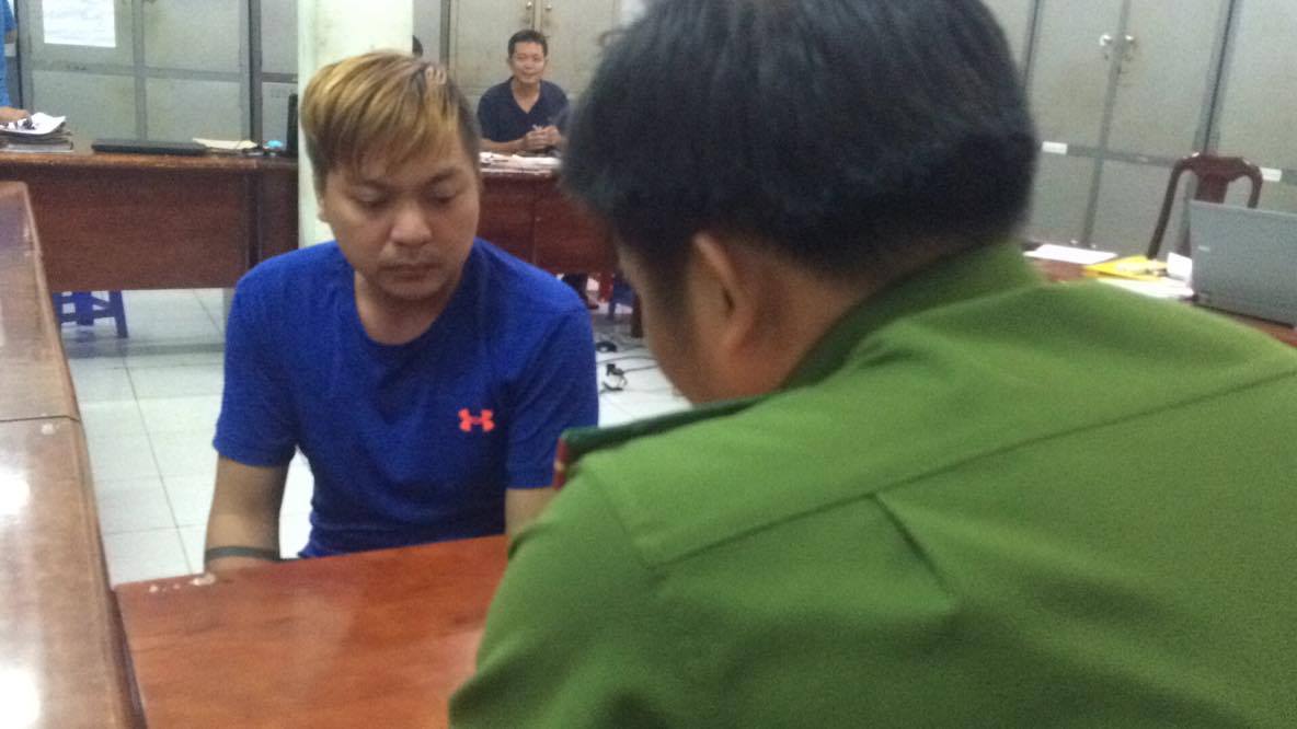 Nghi can cắt cổ bạn t&igrave;nh đồng t&iacute;nh cướp xe SH khai g&igrave;? - Ảnh 1.