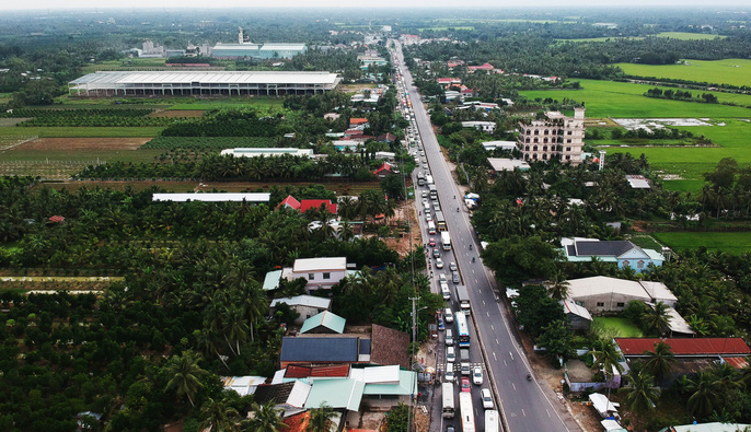Trạm thu phí Cai Lậy: Không coi hát mà bắt trả tiền, sao không tức? - Ảnh 1.