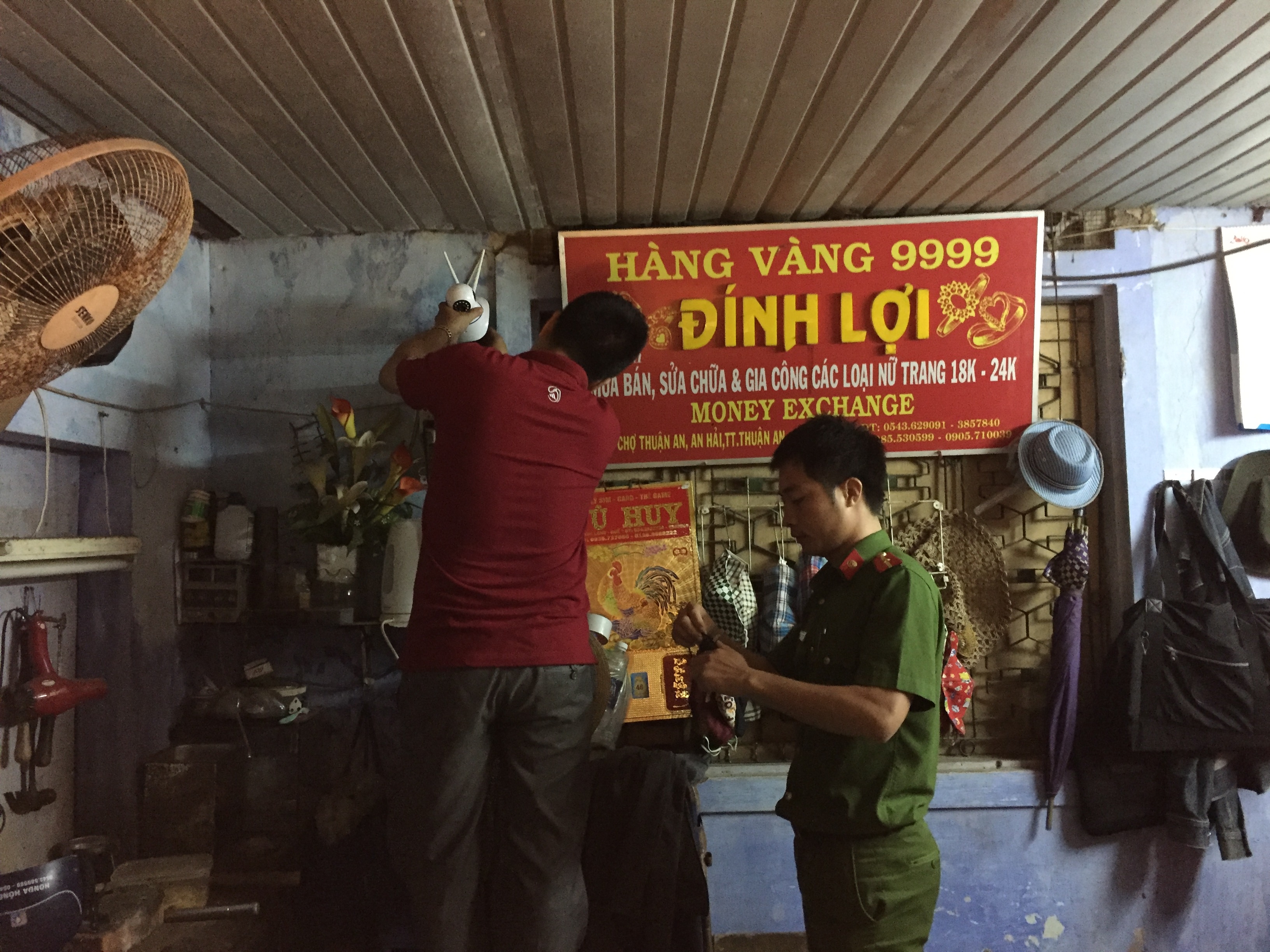 Tháo camera cung cấp cho công an để phục vụ điều tra