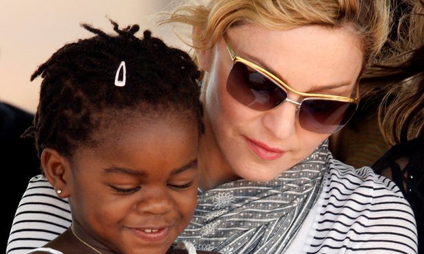 Madonna nhận hai con nuôi Malawi