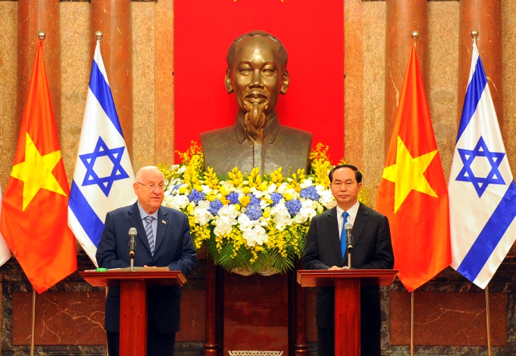 Chủ tịch nước và Tổng thống Israel họp báo chung tại Hà Nội