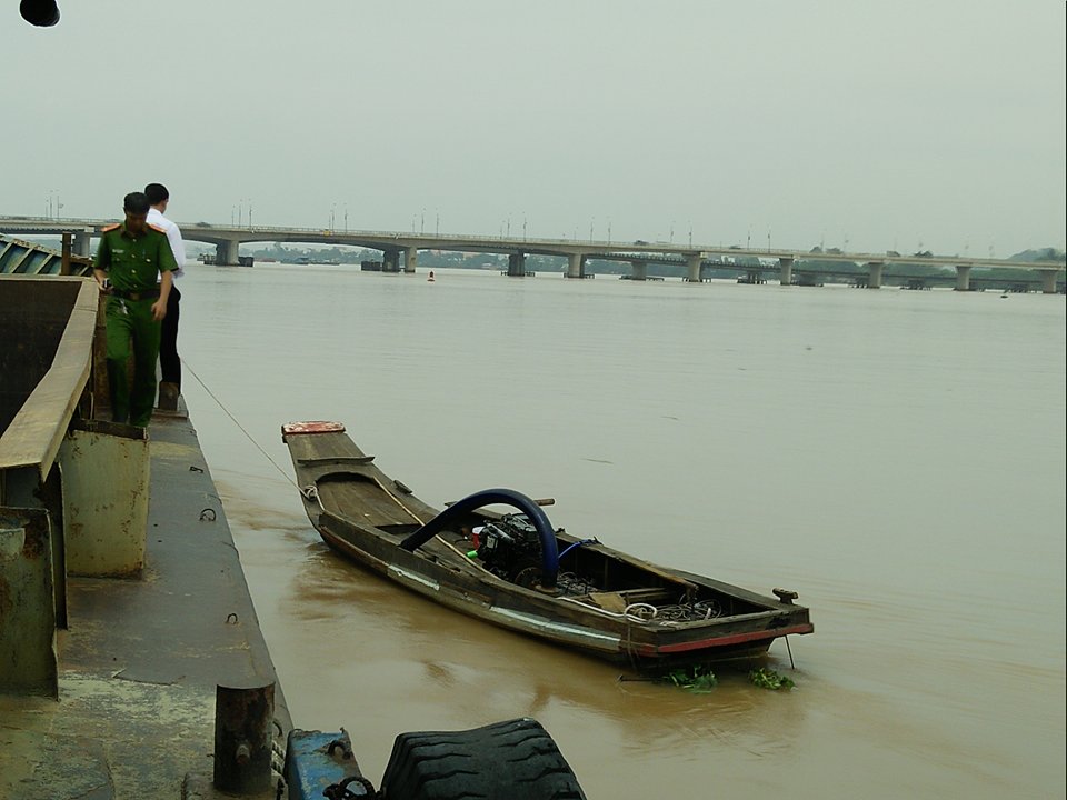 Nổ súng truy đuổi "sa tặc" trên sông Đồng Nai