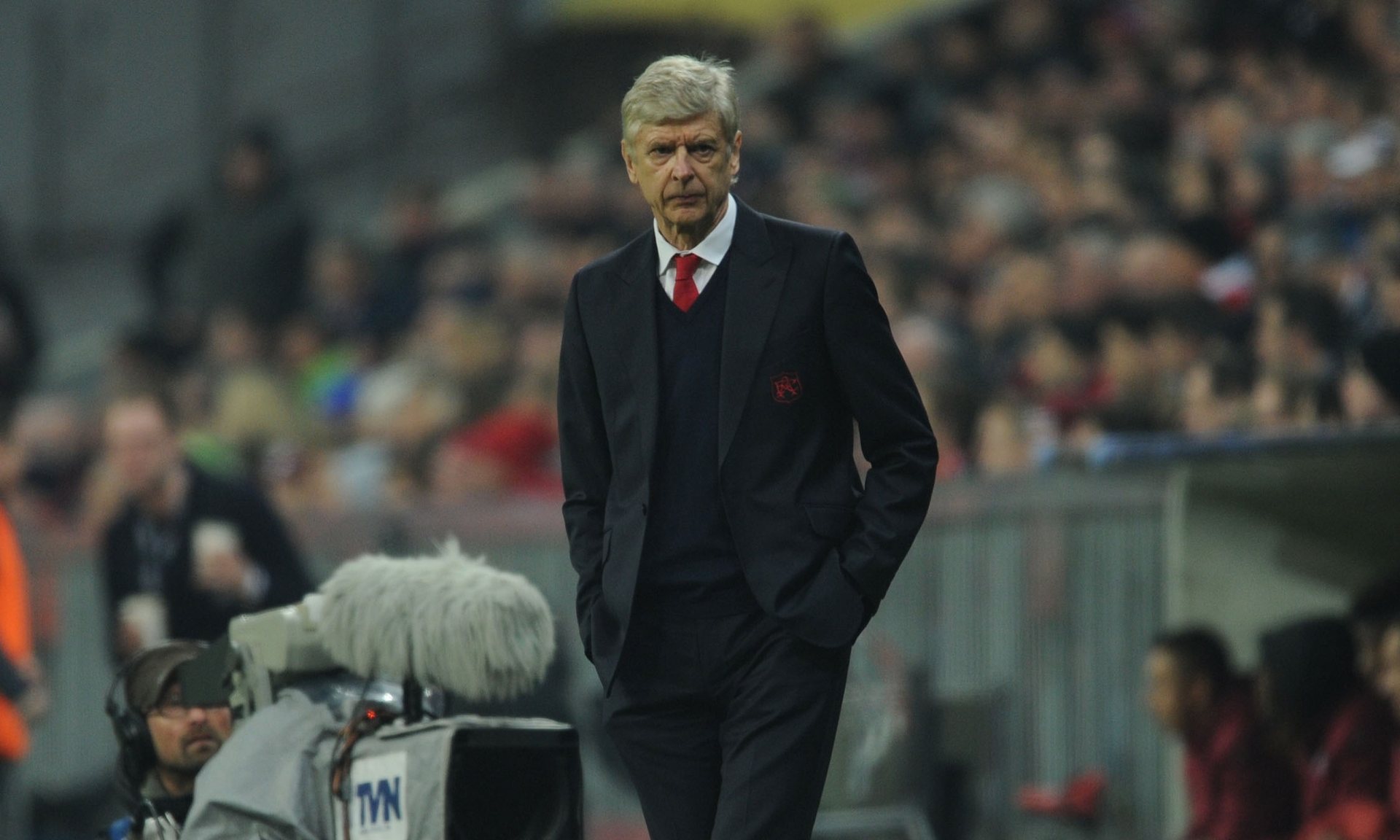 HLV Wenger: Arsenal sụp đổ tinh thần trước Bayern