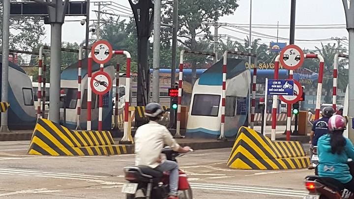 CSGT Đồng Nai đang l&agrave;m việc với t&agrave;i xế li&ecirc;n quan BOT Bi&ecirc;n H&ograve;a - Ảnh 1.