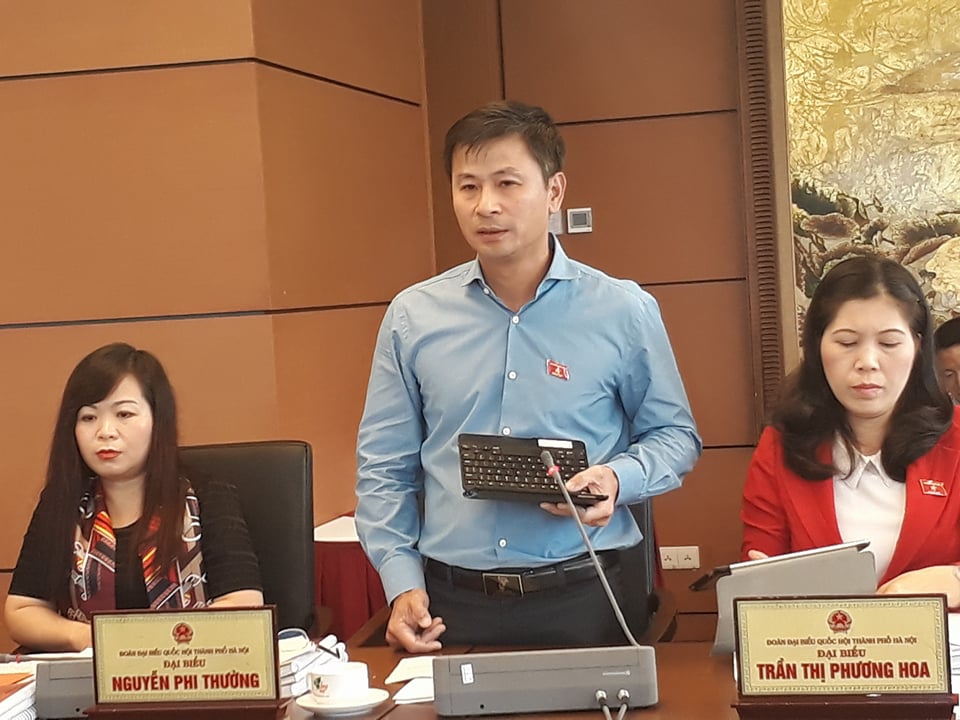 Đại biểu Quốc hội l&ecirc;n tiếng taxi truyền thống yếu thế trước Grab, Uber - Ảnh 1.