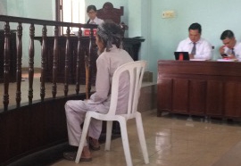 Cụ ông 84 tuổi đâm con ruột vì mâu thuẫn đất đai