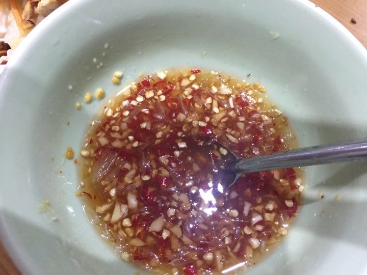 Gỏi hải sản ăn ho&agrave;i kh&ocirc;ng ch&aacute;n - Ảnh 2.