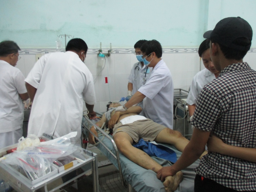 Tai nạn đêm khuya, 4 sinh viên đi làm thêm thương vong