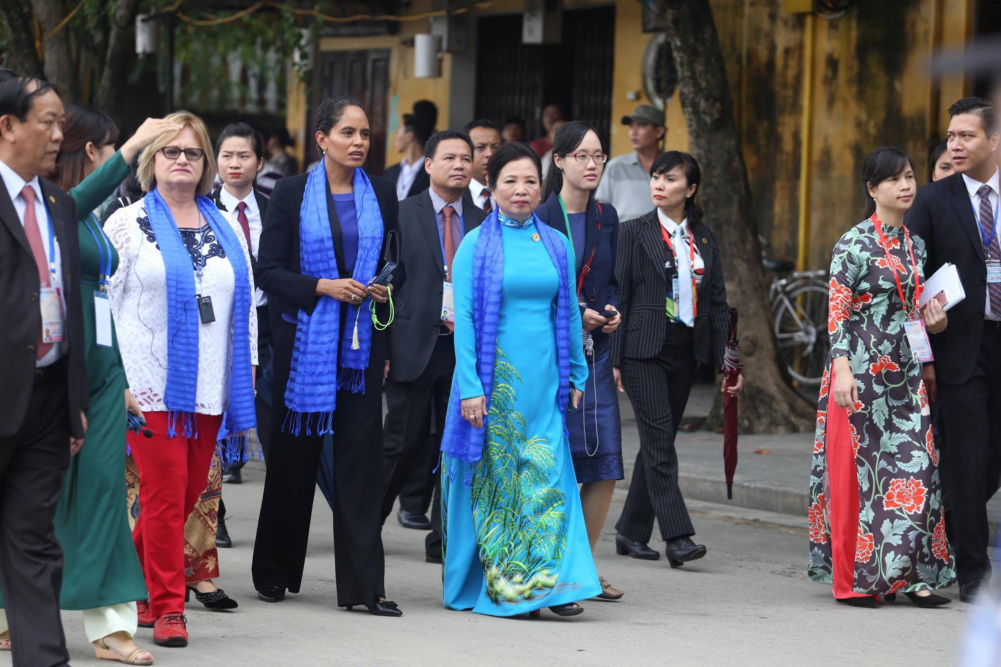 APEC 2017: Phu nhân các nhà lãnh đạo thích thú thăm Hội An