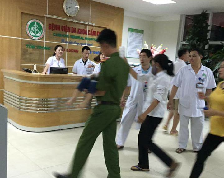 Gần 100 trẻ đi viện sau bữa ăn ở trường mầm non