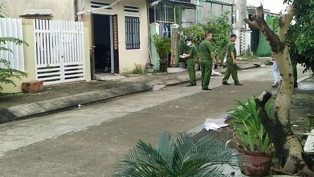Phát hiện người đàn ông nằm chết trên giường, bốc mùi hôi