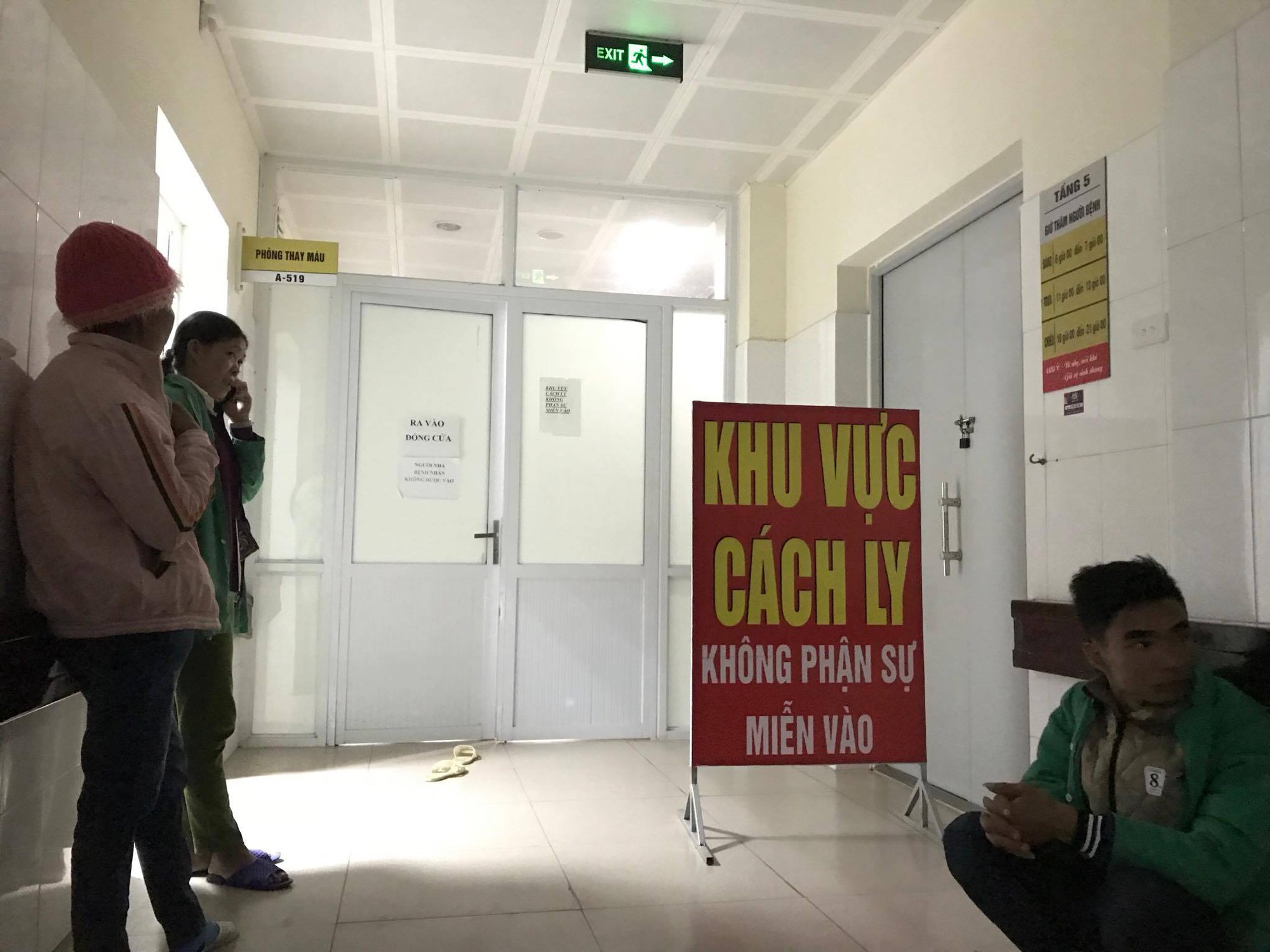 Đình chỉ kíp trực, xem xét khởi tố vụ 4 trẻ sơ sinh tử vong - Ảnh 1.