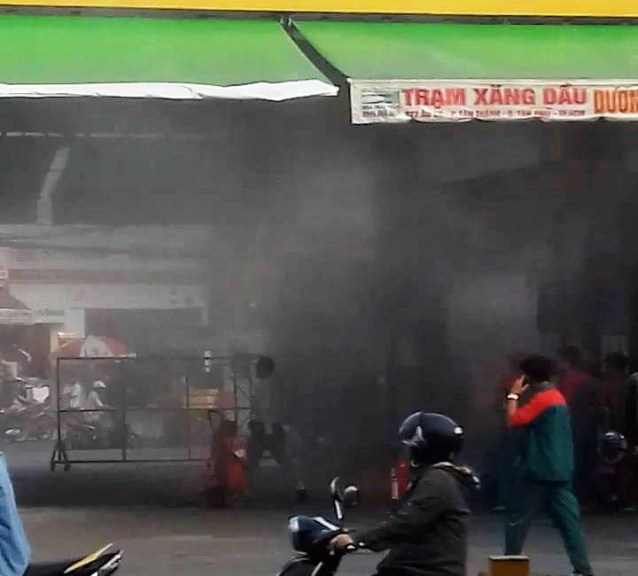 Trạm xăng phát hỏa, hàng chục người chạy thục mạng