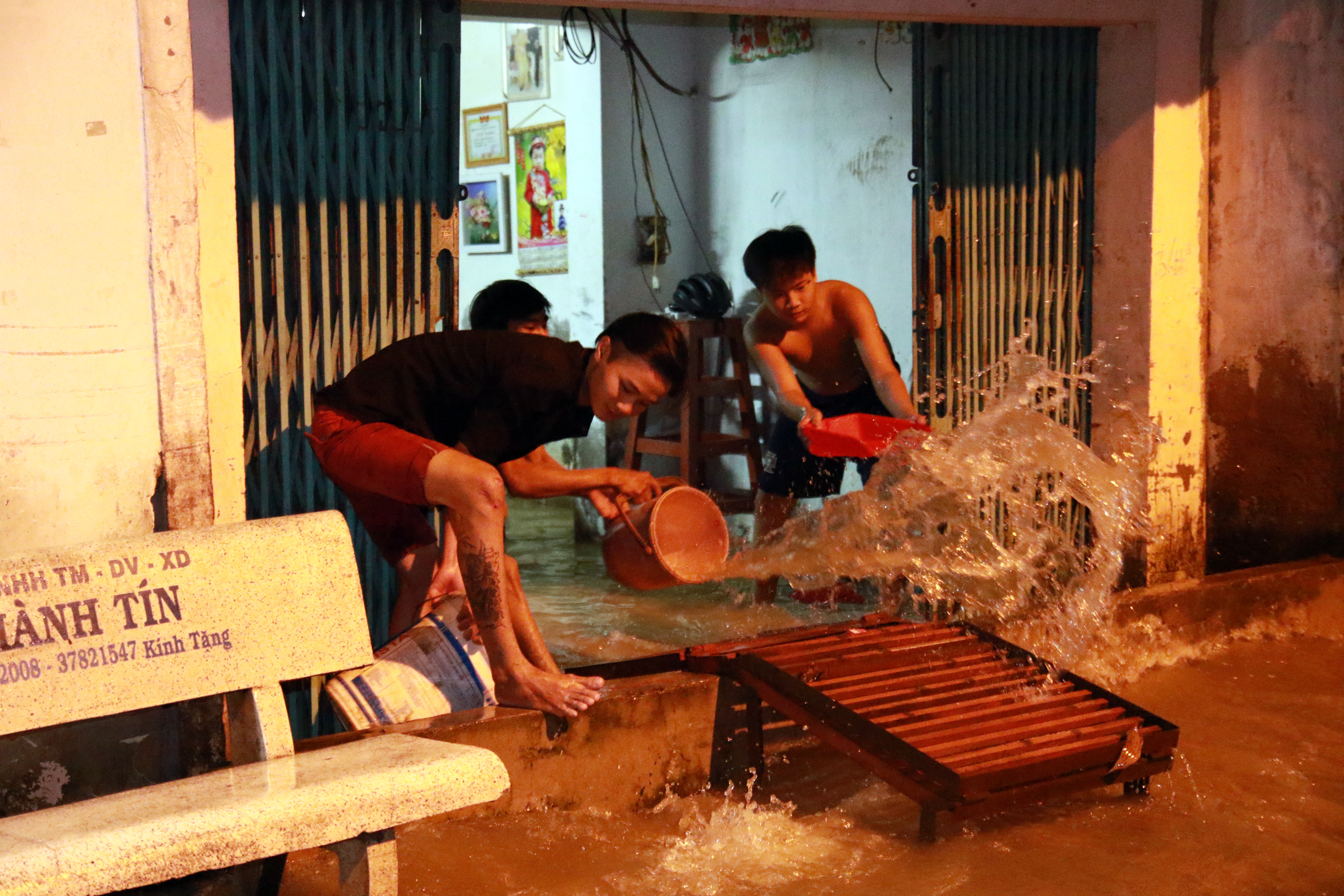 S&agrave;i G&ograve;n hụp lặn trong nước ngập đ&ecirc;m đầu tuần - Ảnh 18.