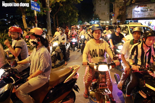 Đường n&agrave;o cũng kẹt, d&acirc;n S&agrave;i G&ograve;n mệt mỏi trở về nh&agrave; - Ảnh 4.