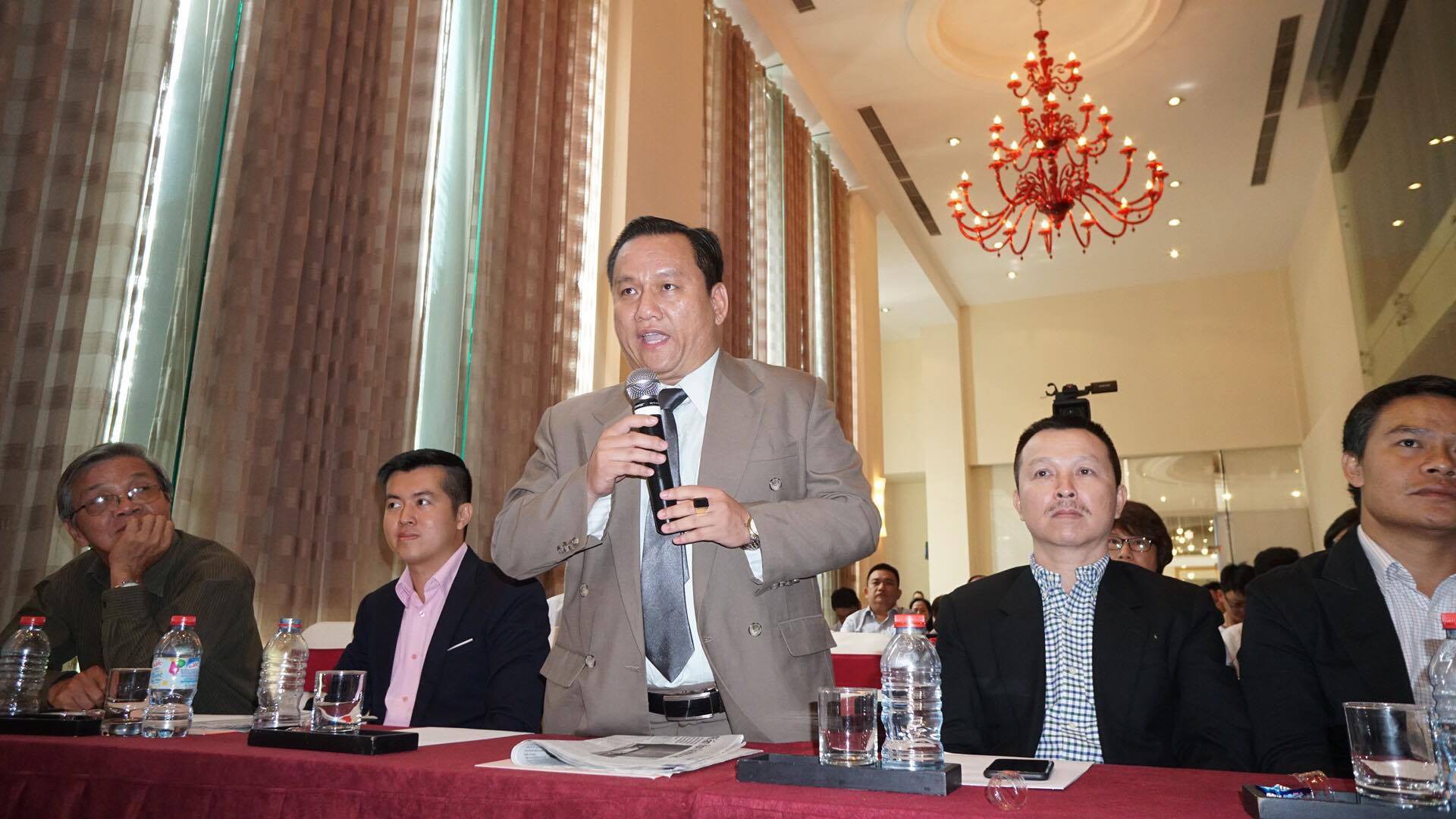 "VFF không bảo vệ được HLV thì còn ai dám nắm đội!"