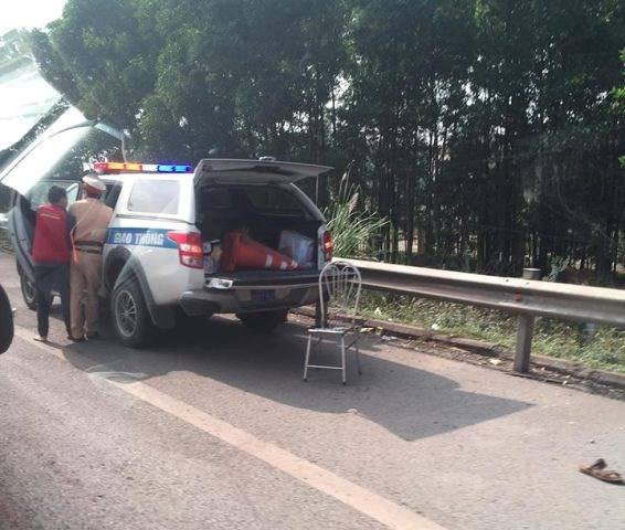 Vi phạm giao thông, xe máy "kẹp 3" tông 1 CSGT của C67 nguy kịch