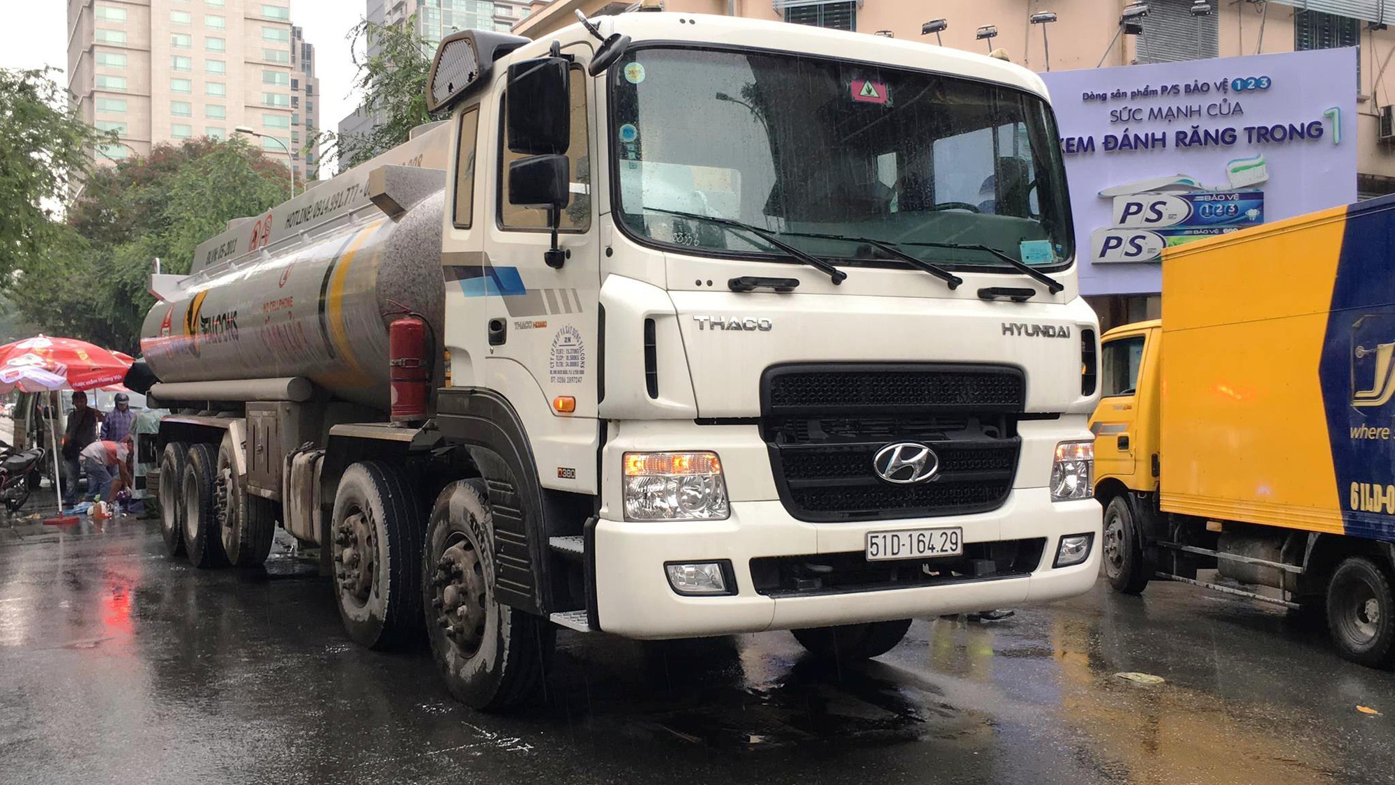 Cô gái bị xe bồn cán chết ở trung tâm TP HCM