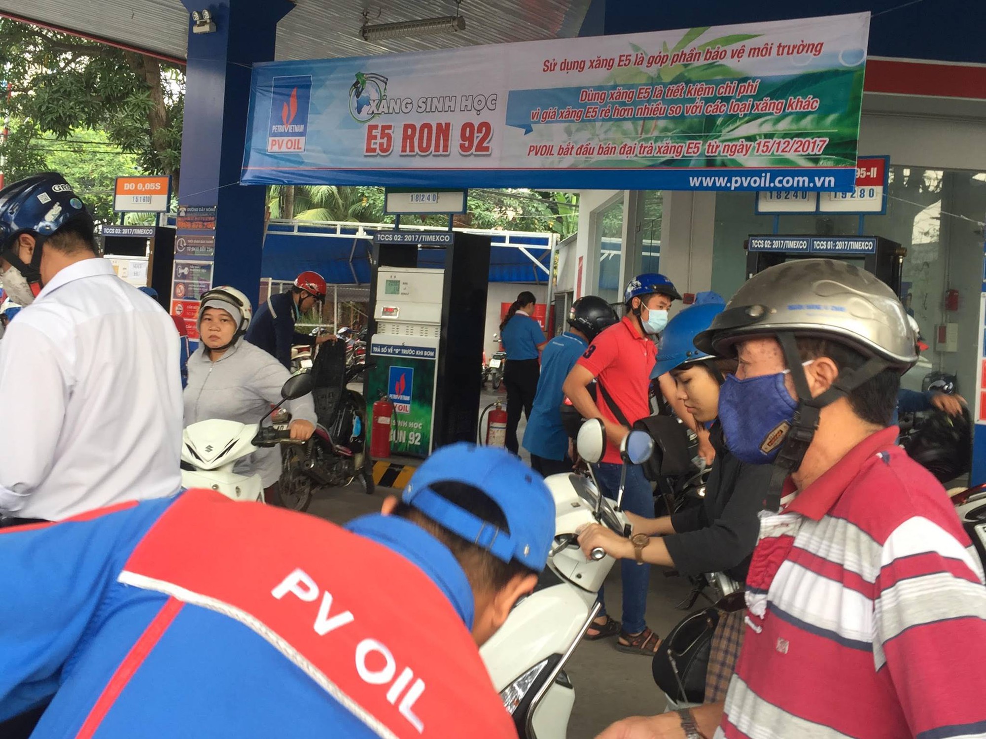 Hàng trăm cây xăng ở TP HCM đã ngừng bán xăng A92 - Ảnh 1.