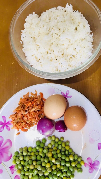 Cơm chiên tôm khô: Bổ rẻ mà... no dai - Ảnh 2.