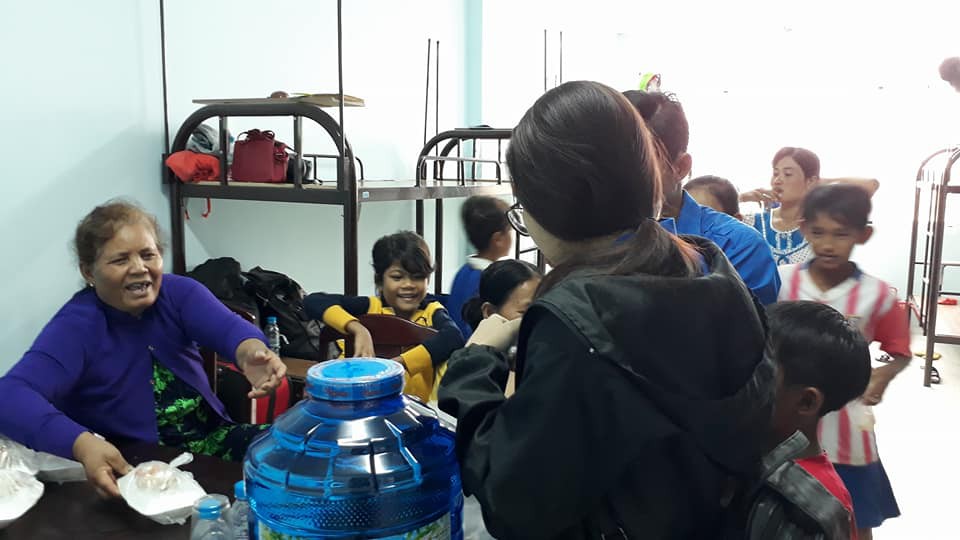 Những hình ảnh ấm áp trước ảnh hưởng của bão số 16 (Tembin)