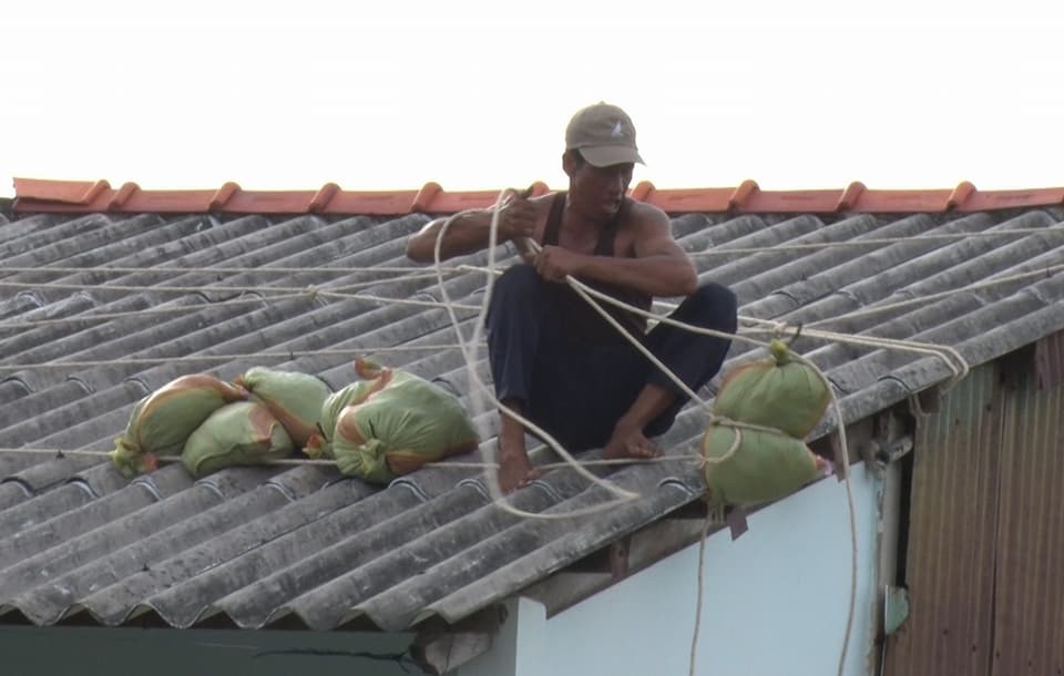 Miền T&acirc;y căng m&igrave;nh ứng ph&oacute; với b&atilde;o số 16 (Tembin) - Ảnh 5.