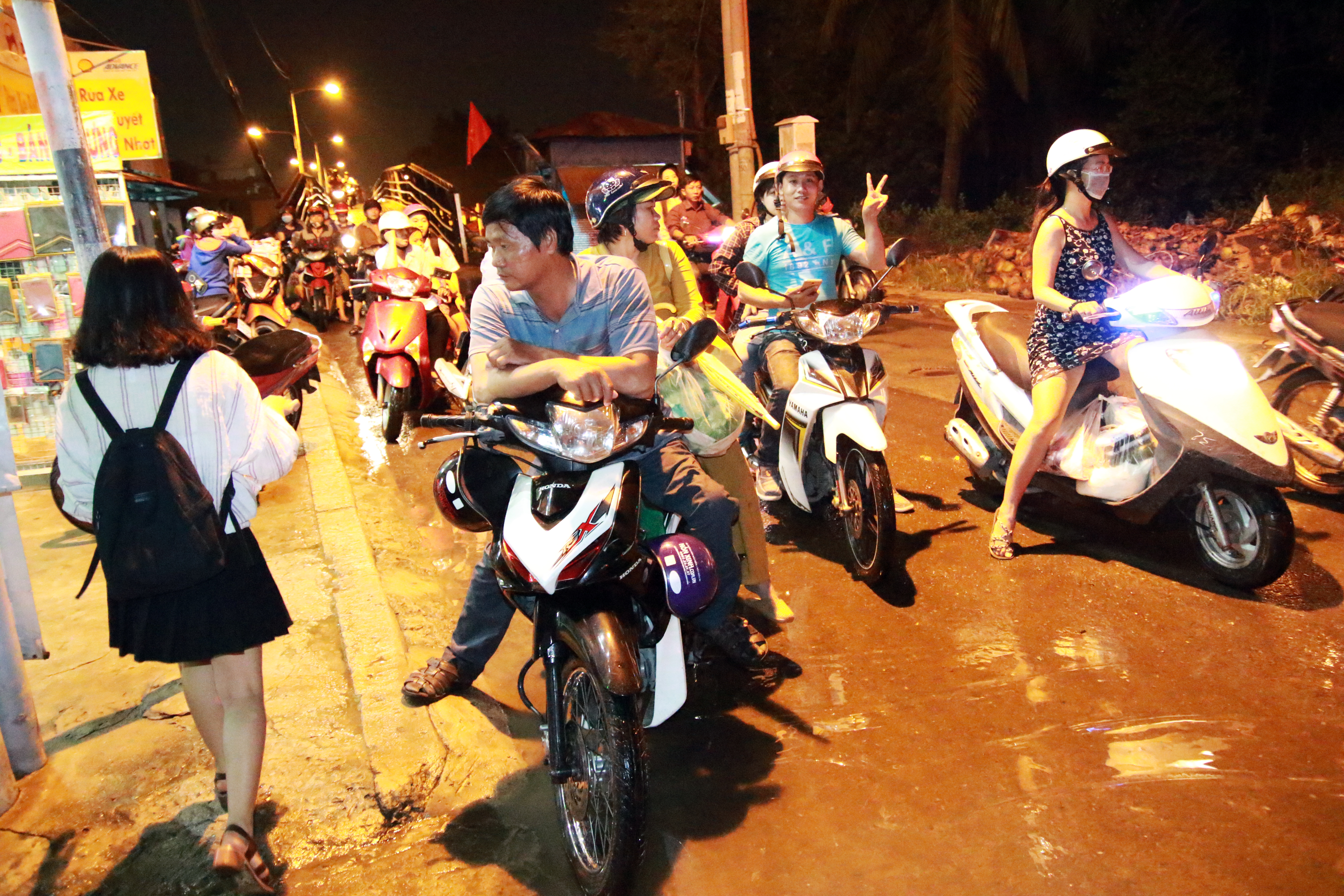 S&agrave;i G&ograve;n hụp lặn trong nước ngập đ&ecirc;m đầu tuần - Ảnh 20.