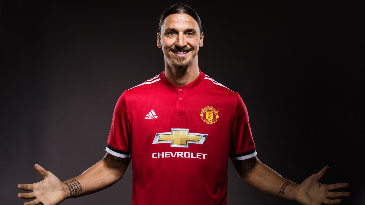 Ibrahimovic giảm nửa lương, mất áo số 9 khi trở lại M.U