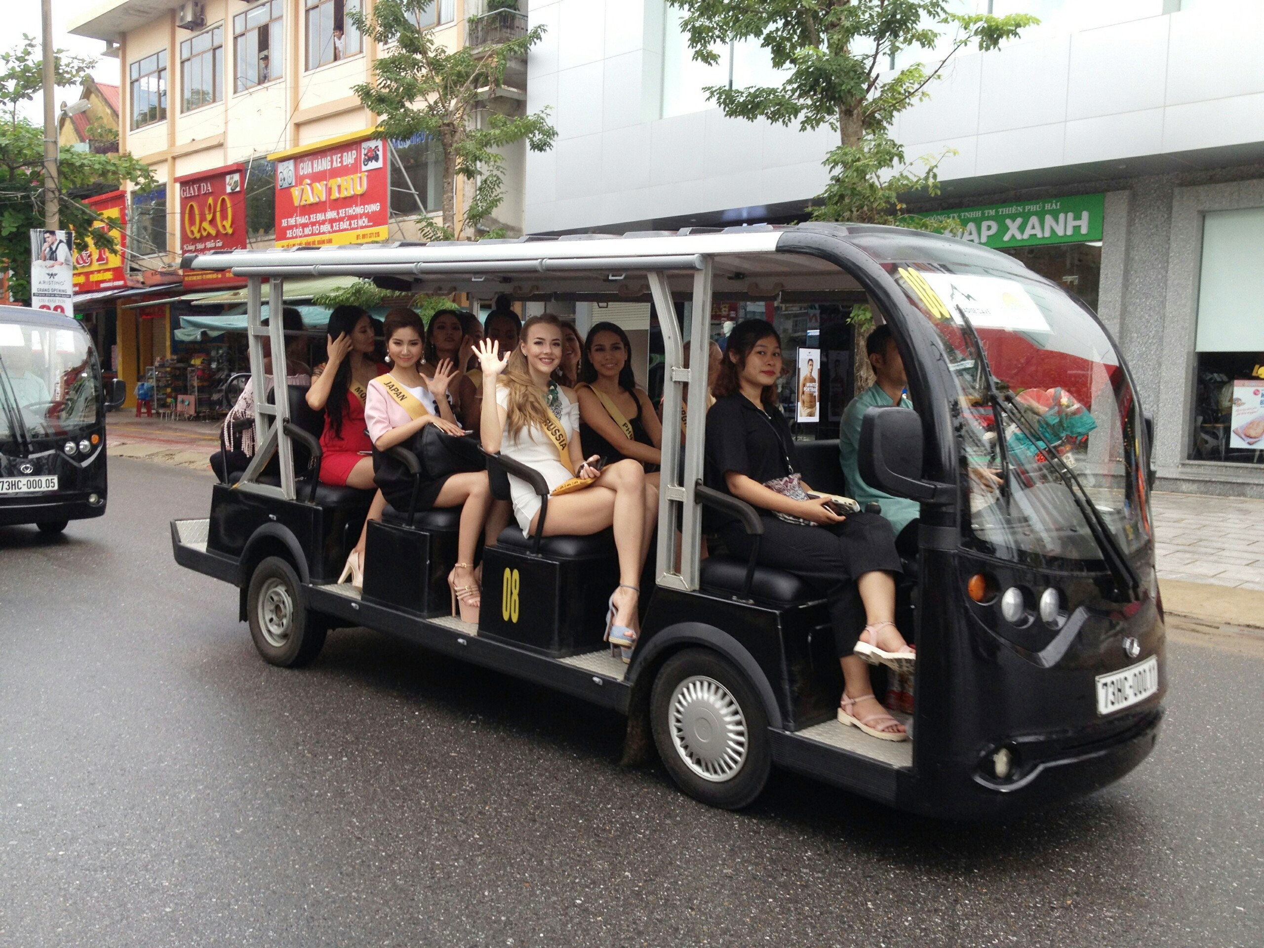Hoa hậu H&ograve;a b&igrave;nh Thế giới: 76 người đẹp thi trang phục d&acirc;n tộc - Ảnh 3.