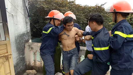 Ngáo đá, nam thanh niên phóng hỏa đốt nhà