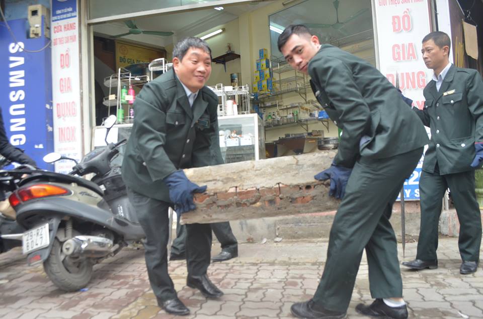 
Nhiều cửa h&agrave;ng lấn chiếm bị lực lượng Thanh tra Sở xử l&yacute;

