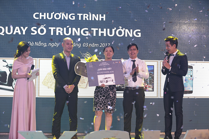 Khách hàng may mắn trúng giải đặc biệt