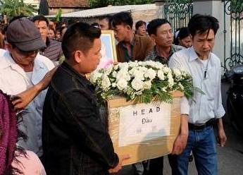 Đẫm nước mắt đón di hài cháu bé bị sát hại tại Nhật