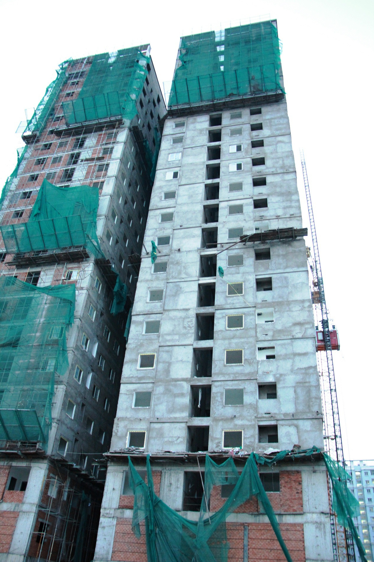 
C&ocirc;ng tr&igrave;nh x&acirc;y dựng nh&agrave; ở t&aacute;i định cư nơi xảy ra vụ việc c&oacute; quy m&ocirc; khoảng 21 tầng
