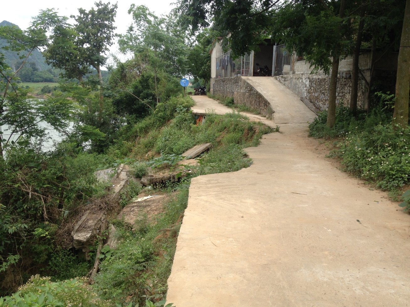 Dọn nhà chạy… sạt lở