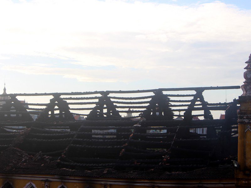 Cháy lớn thiêu rụi nhà thờ 129 năm tuổi - Ảnh 3.