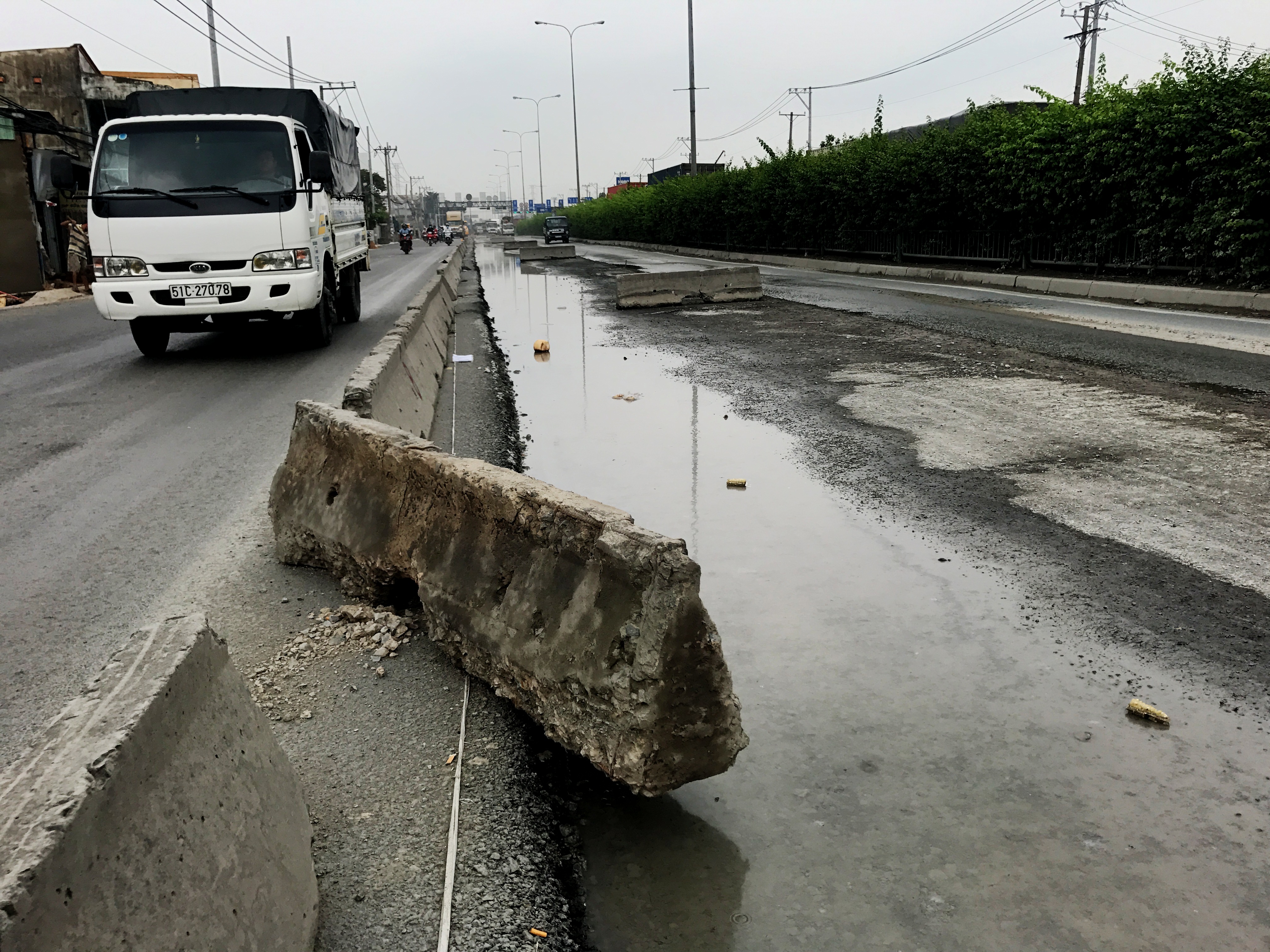 Thi c&ocirc;ng Quốc lộ 1 bầy hầy, nhiều nh&agrave; thầu bị xử phạt - Ảnh 9.
