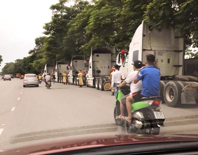 Dàn ôtô đầu kéo chục tỷ đi hỏi vợ tại Hải Phòng - Ảnh 3.