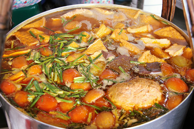 Bún riêu sang chảnh sát chợ Bến Thành - Ảnh 5.