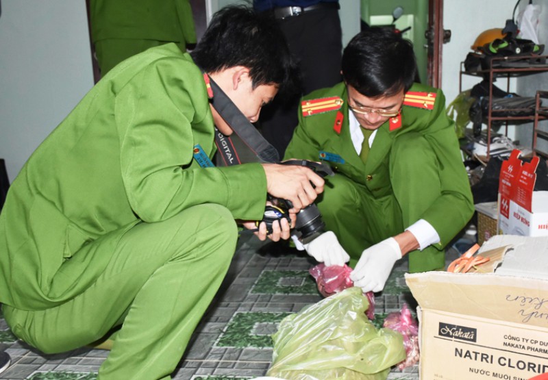 Vụ bé 20 ngày tuổi bị sát hại: Công an làm việc với 1 người chữa mẹo - Ảnh 2.