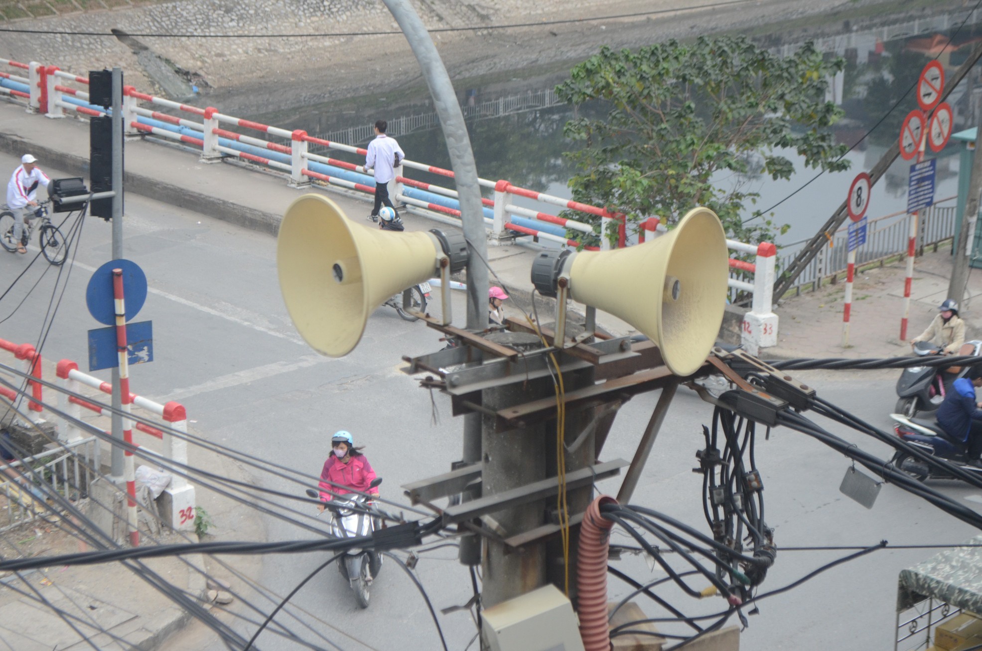 Đưa loa phường vào nhà dân: Vừa phí vừa... thô lỗ