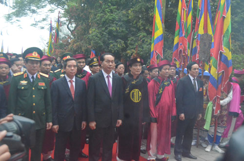 Trang trọng dâng hương Quốc Tổ Hùng Vương