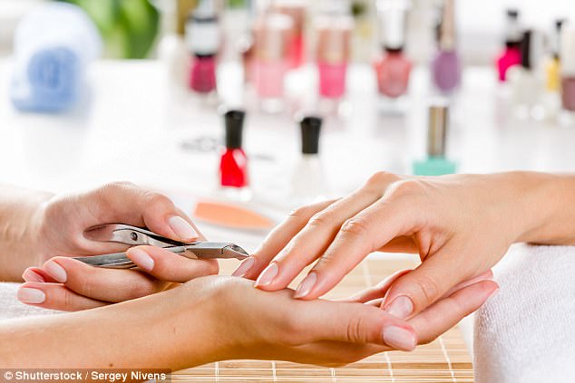 Những nguy cơ tiềm ẩn khi chăm sóc móng thường xuyên