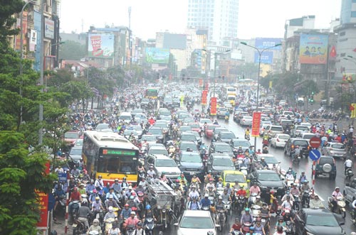 Chống kẹt xe ở Hà Nội: Làm ngay chứ đừng thi thố!