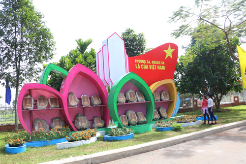 Đảng lãnh đạo đất nước đạt nhiều thành tựu lớn