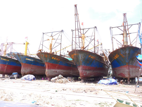 Tiếp tục kiểm tra thép đóng tàu